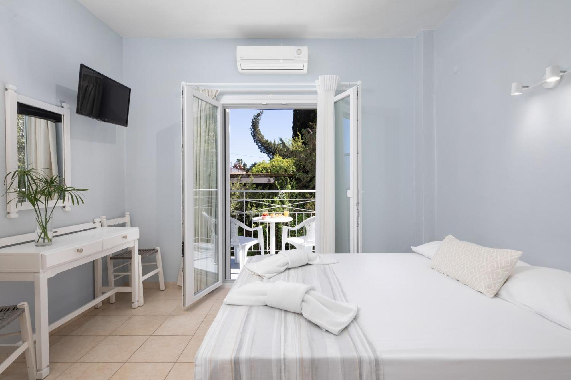 Bella Vista Beach Hotel Benitses  Exterior foto